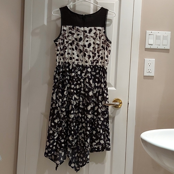 NWOT, Simply Vera By Vera Wang Sleeveless Dress - Picture 8 of 8